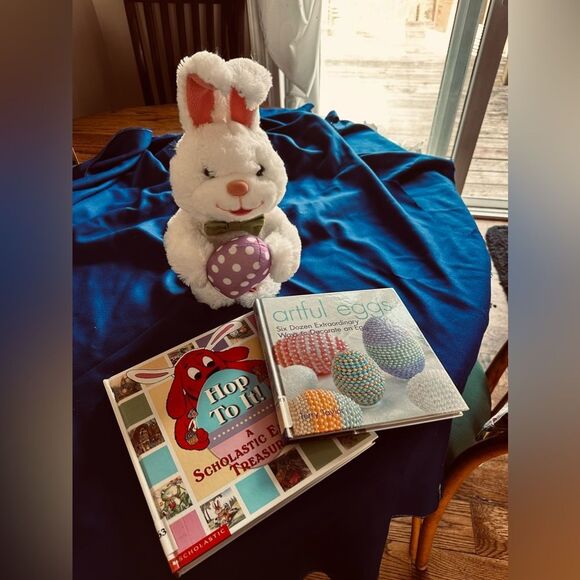 Easter Bunny that sings and jiggles and a 2 Easter Book Bundle!! - Picture 1 of 10